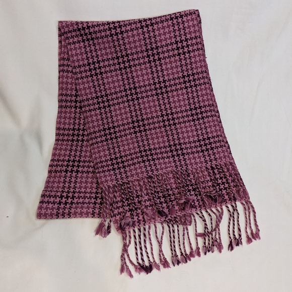 Beautiful Talbots Purple Cashmere and Wool Blend Scarf - Picture 2 of 8